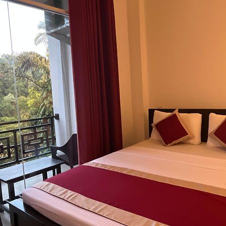 Kandy Rivers Edge Nature Resort Bagian luar foto