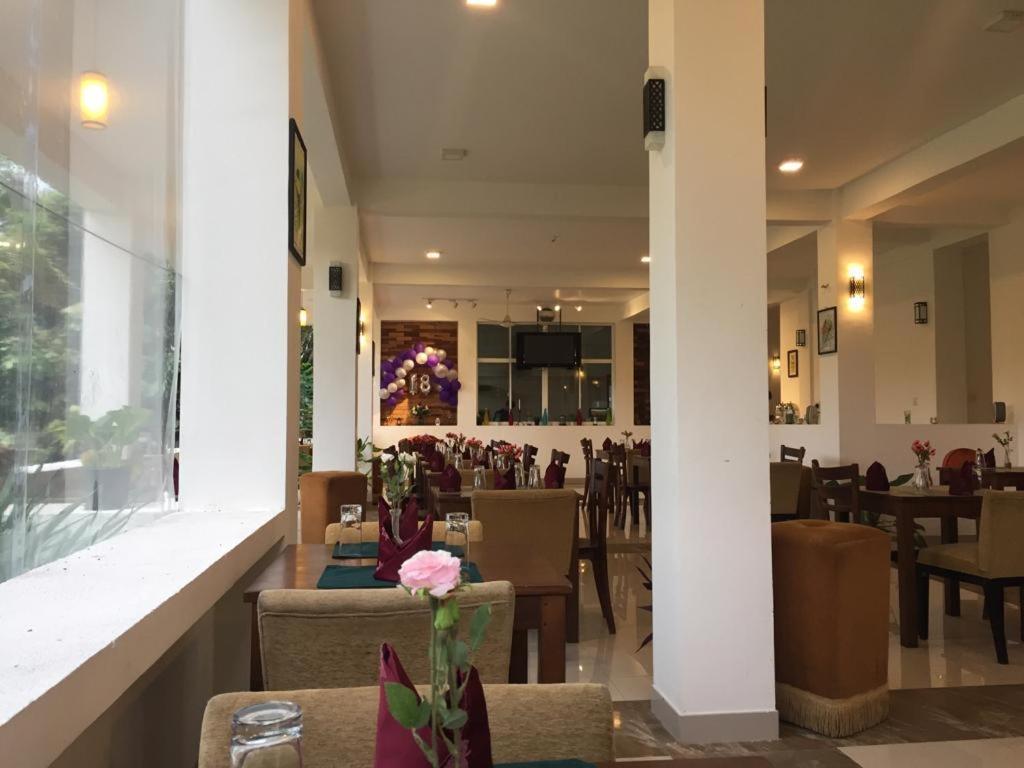 Kandy Rivers Edge Nature Resort Bagian luar foto