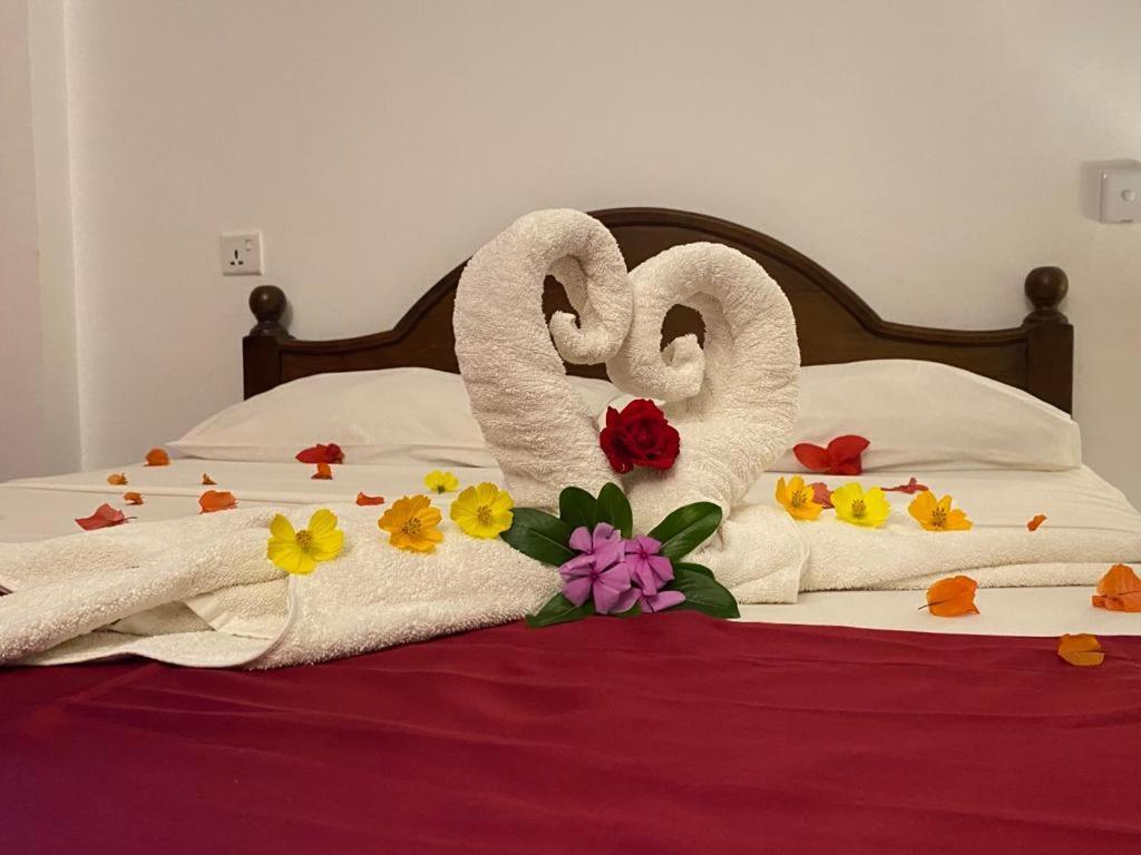 Kandy Rivers Edge Nature Resort Bagian luar foto