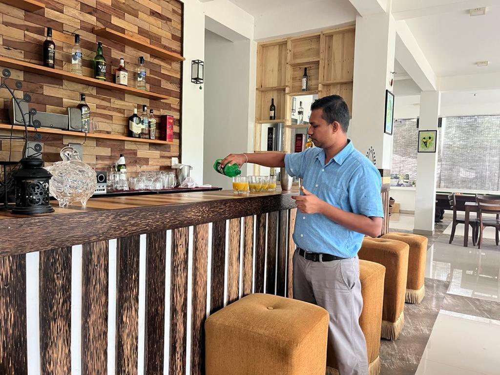 Kandy Rivers Edge Nature Resort Bagian luar foto