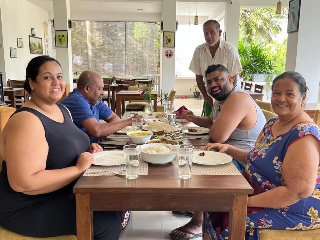 Kandy Rivers Edge Nature Resort Bagian luar foto
