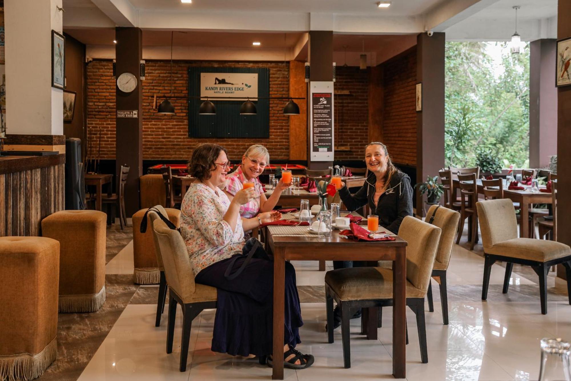 Kandy Rivers Edge Nature Resort Bagian luar foto