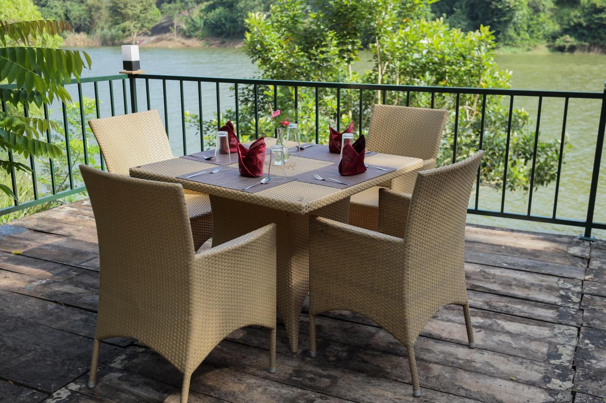 Kandy Rivers Edge Nature Resort Bagian luar foto