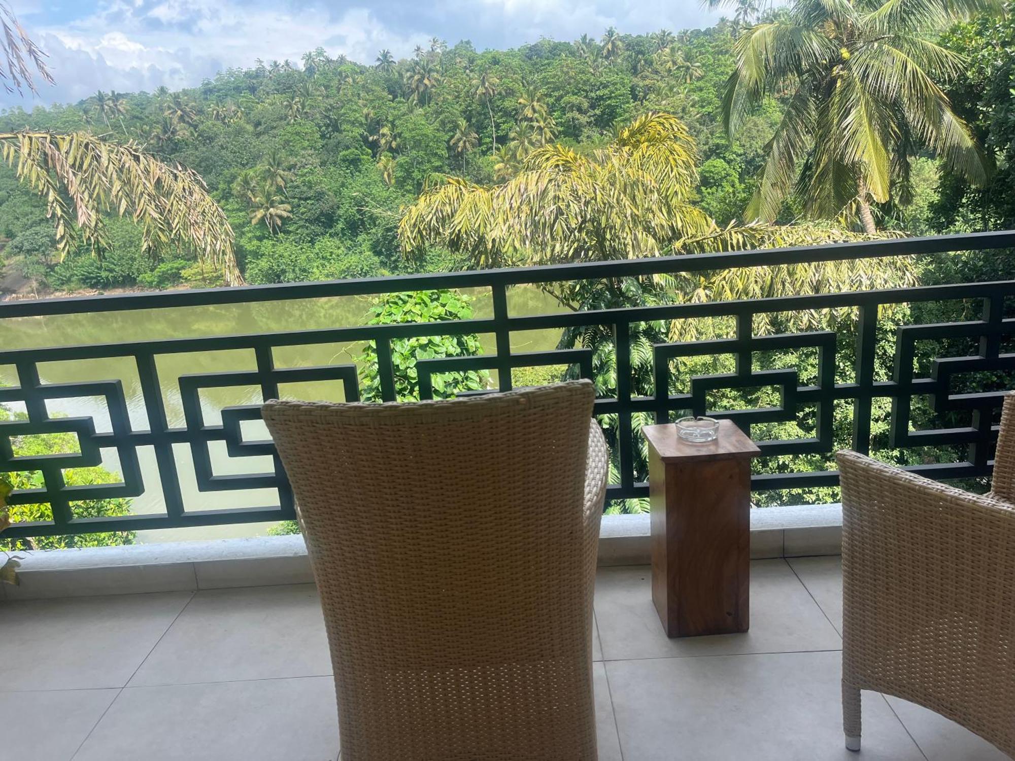 Kandy Rivers Edge Nature Resort Bagian luar foto